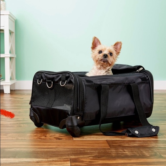 NIB Sherpa ultimate on wheels pet carrier.